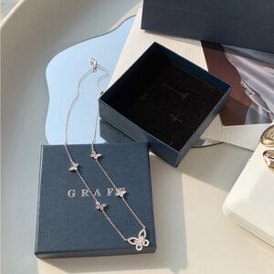 GRAFE Silver Butterfly Charm Necklace